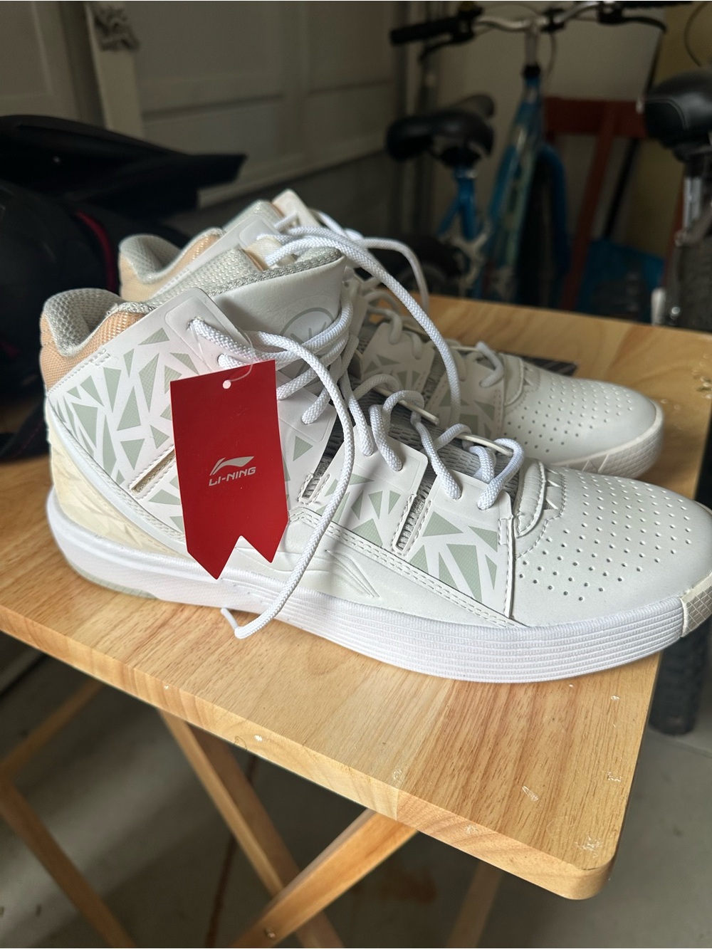 Li-Ning Men’s White Athletic Basketball Shoes